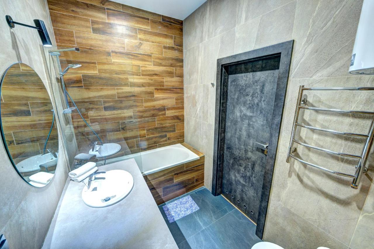 Apartment On The Street. Evgeniya Konovalets, 36B Kyiv Exterior foto